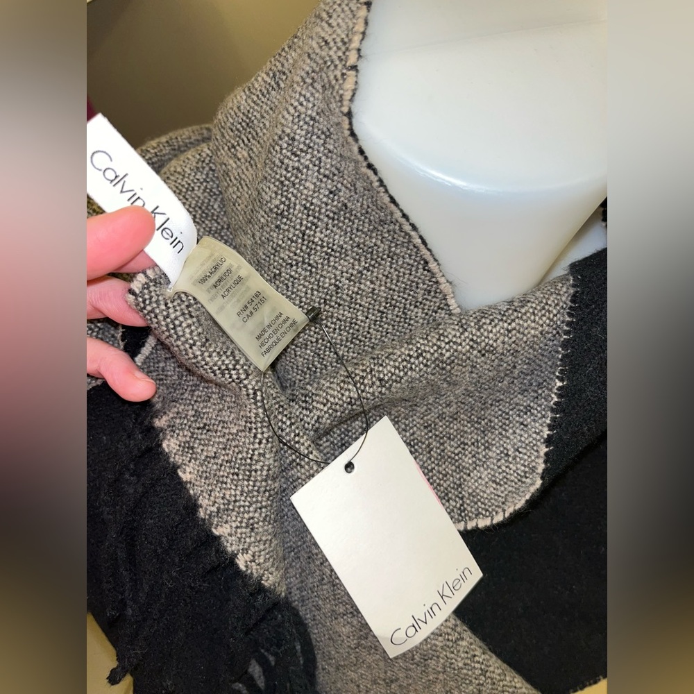Calvin Klein Scarf nwt - Picture 13 of 15